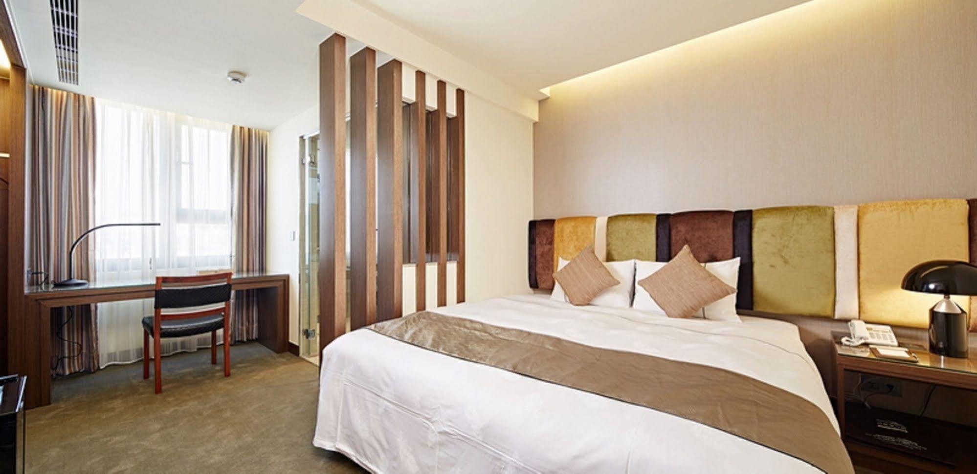 Hotel Sukimi Tainan Bagian luar foto